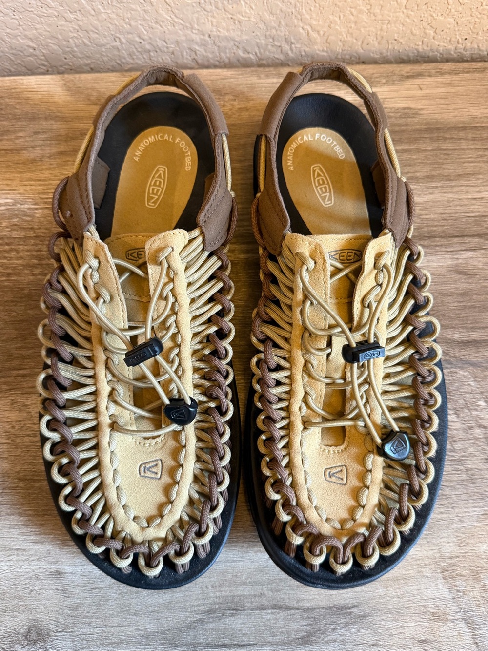 Keen Men’s Uneek Sandals Size 9.5